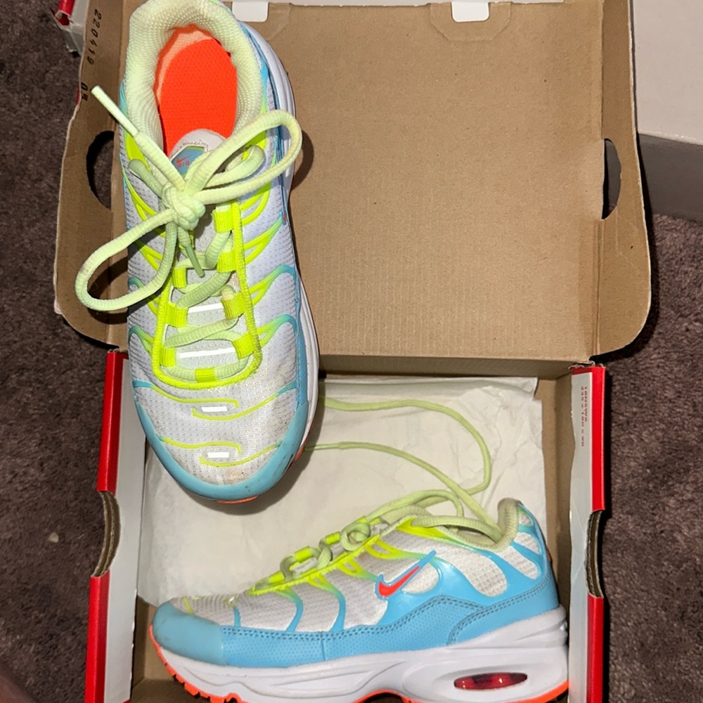 AIR MAX PLUS